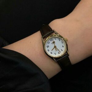 Minimalist Analog Wrist Watch - Leather Strap